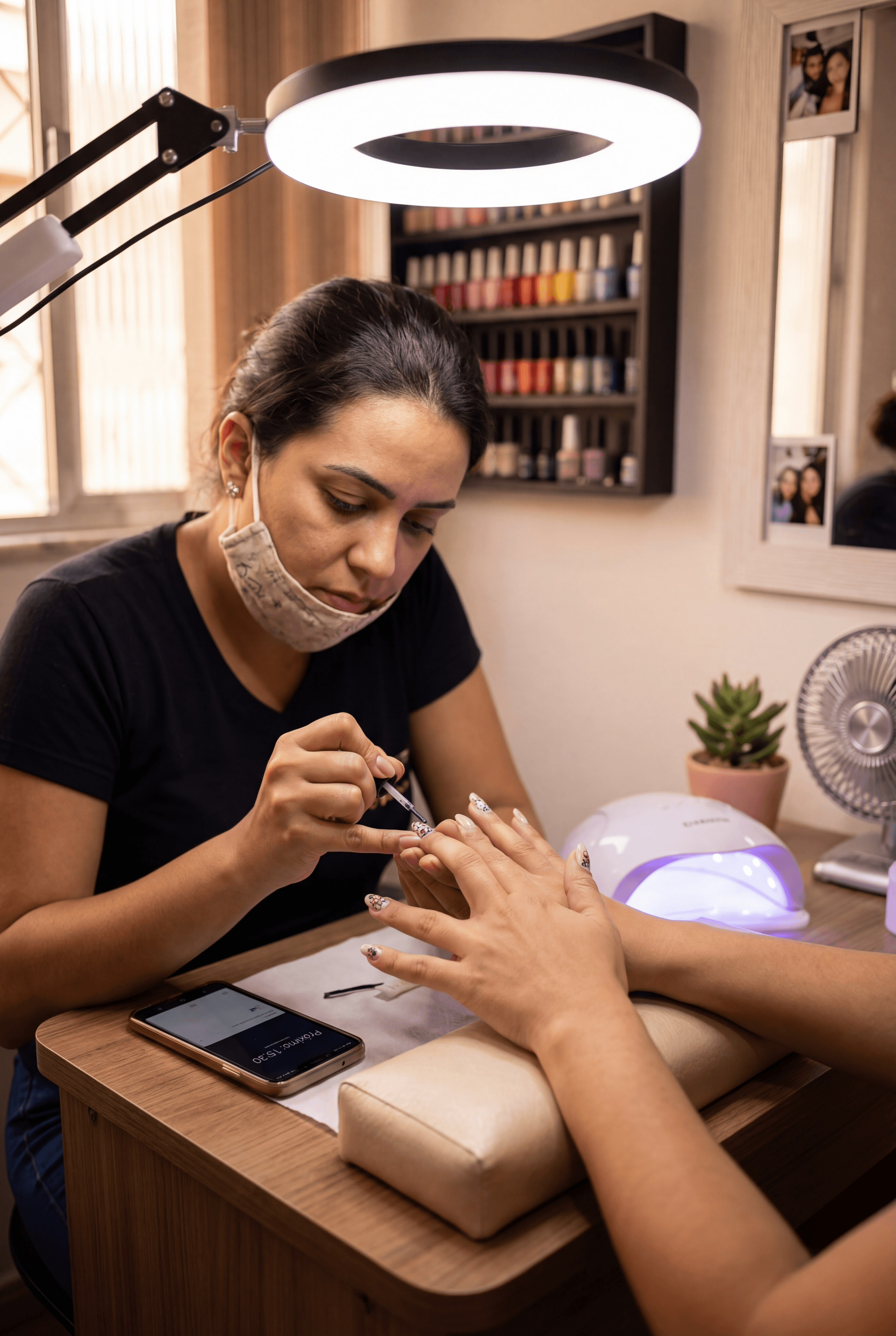 Mariana, manicure